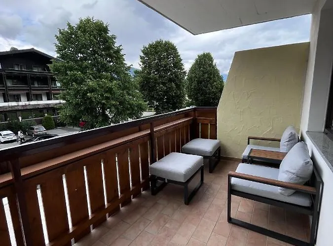 Mountain Near Bus - Walk Everywhere - Location